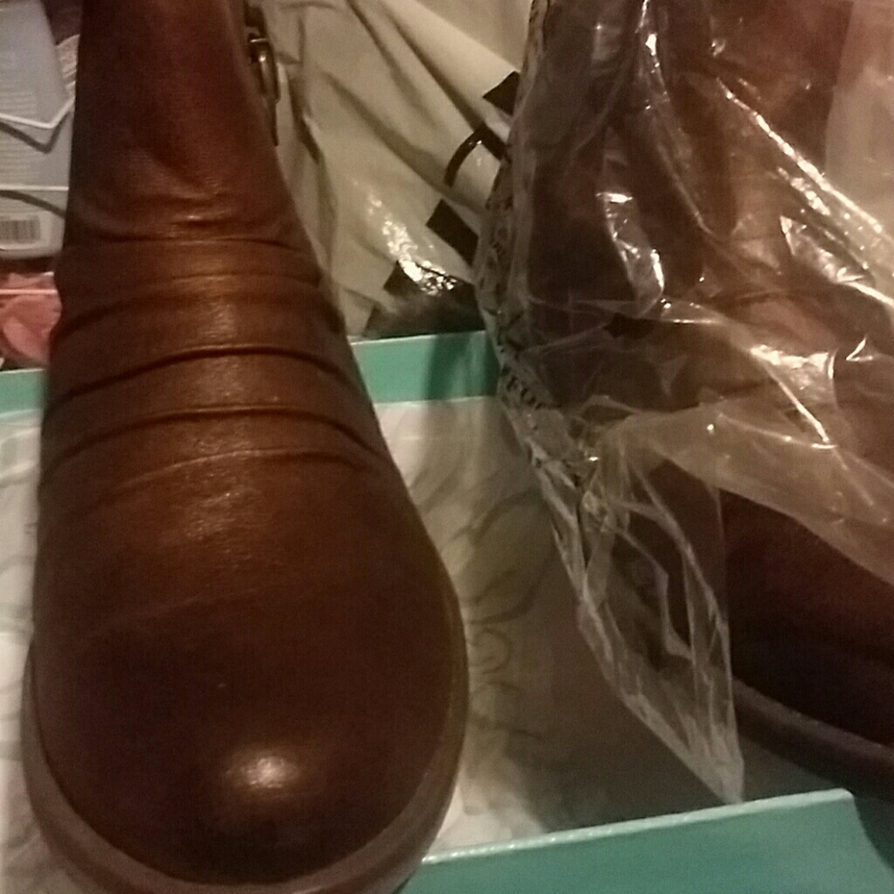 Boots - Picture 2 of 4